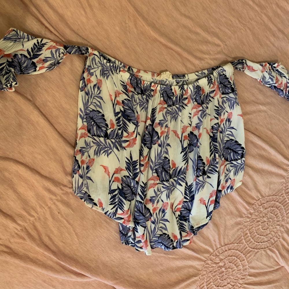 Off the shoulder tropical shirt super cute crop